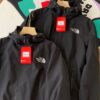 The North Face 輕薄衝鋒衣外套165 The North Face 輕薄衝鋒衣外套165