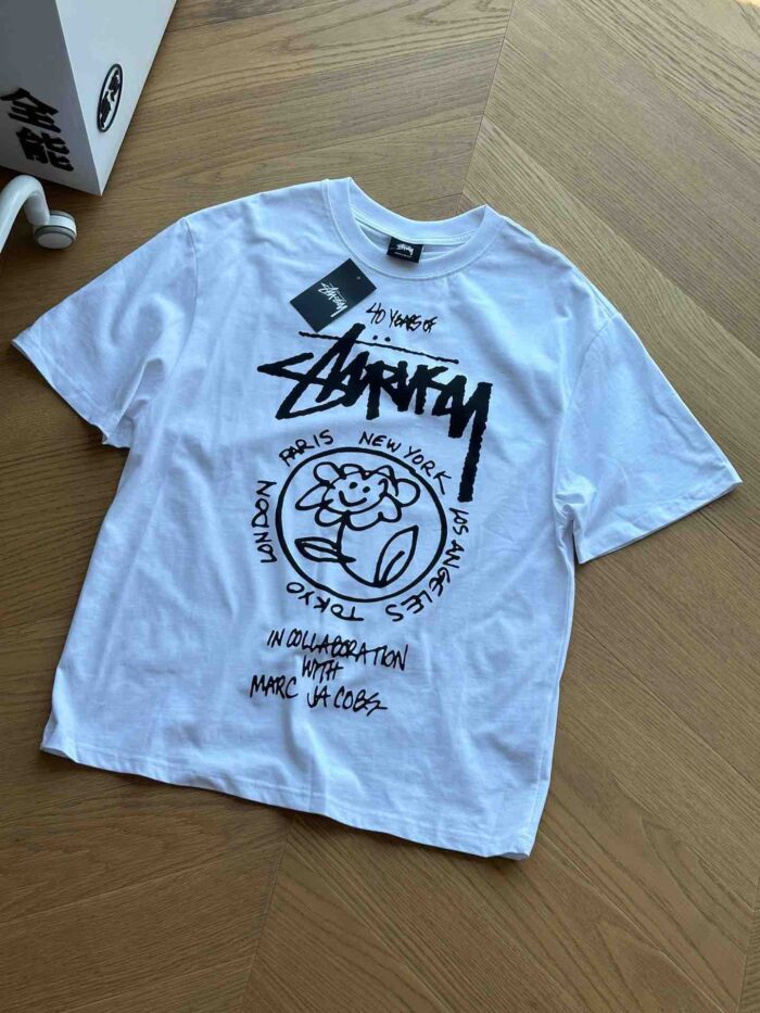 Stussy 40週年經典巡遊太陽花印花短袖T恤