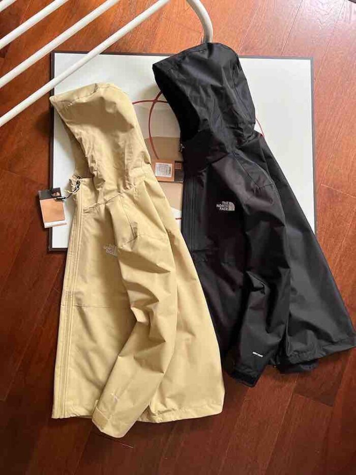 衝鋒衣,外套,夾克,登山外套推薦,出去玩出什麼,露營穿什麼比較好