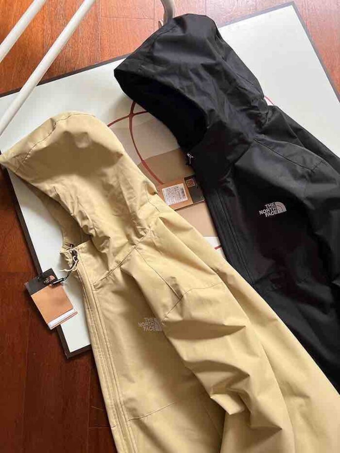 衝鋒衣,外套,夾克,登山外套推薦,出去玩出什麼,露營穿什麼比較好