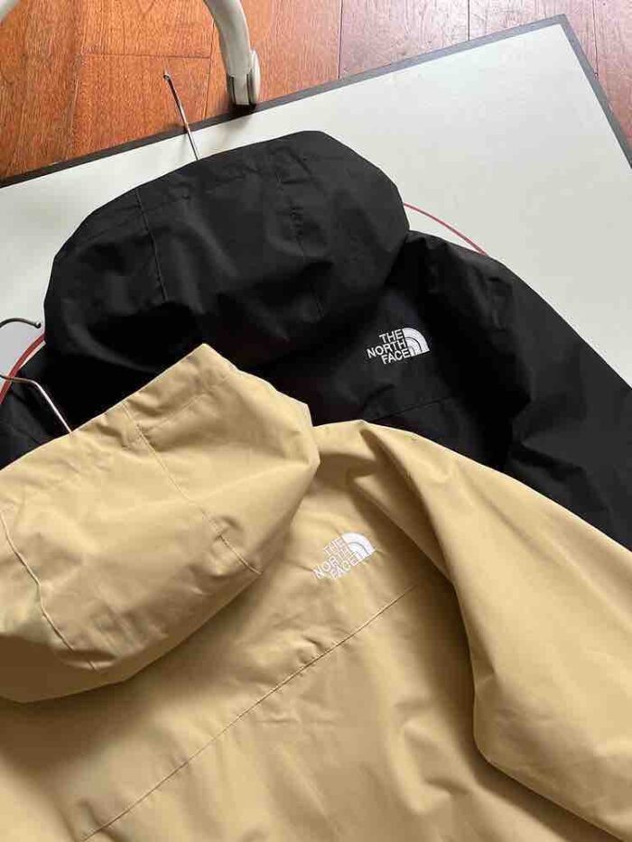 衝鋒衣,外套,夾克,登山外套推薦,出去玩出什麼,露營穿什麼比較好