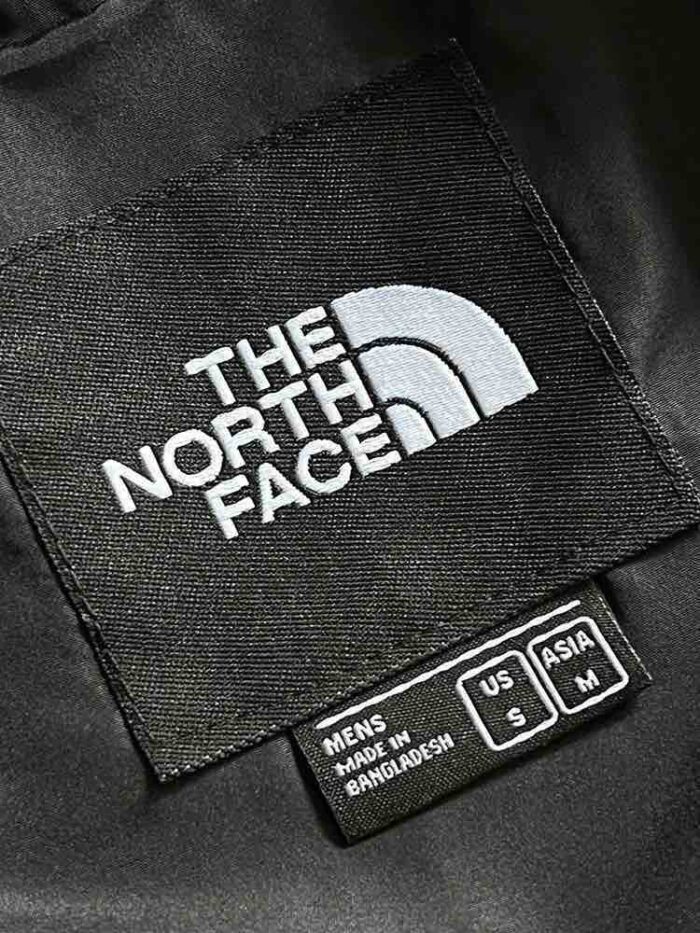 衝鋒衣,外套,夾克,登山外套推薦,出去玩出什麼,露營穿什麼比較好