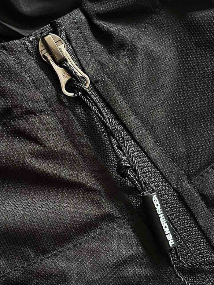 衝鋒衣,外套,夾克,登山外套推薦,出去玩出什麼,露營穿什麼比較好