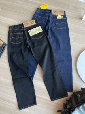Levi's 聯名牛仔褲與 Carhartt 工裝襯衫推薦,打造重磅復古潮流穿搭