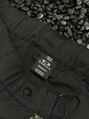 露營健行 OAKLEY 服飾穿搭:多口袋拉鍊工裝長褲