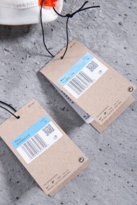 NIKE ACG 機能速乾短袖 T 恤推薦:男女同款經典刺繡小標線上選購