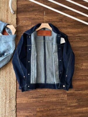 LEVIS × BEAMS 聯名細節:特別版紅旗標與重磅丹寧水洗質感,版型挺括