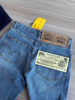 Levi's BEAMS 聯名牛仔褲細節:高品質水洗色澤與重工材質,版型挺括