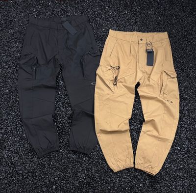 OAKLEY 衣服推薦:專業機能工裝多口袋長褲,防水塗層立體剪裁現貨