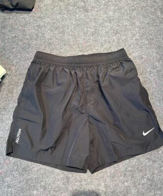 Nike NOCTA 聯名短褲推薦:防水梭織材質