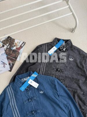 Adidas 新中式系列：側邊撞色線條與盤扣設計，穿出立體廓形感