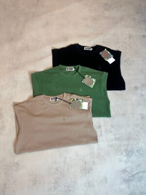 260G 高密度純棉素踢：BAPE 基礎系列，抗皺耐穿的街頭素 T 質感代表