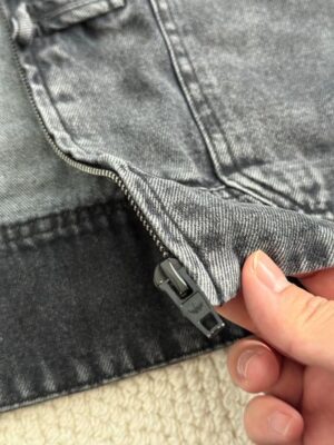 夏季新中式單品：Adidas 輕薄牛仔盤扣外套，多層次街頭穿搭