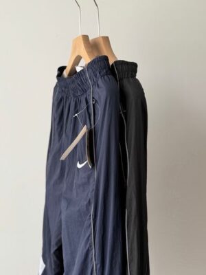 Supreme 聯名長褲保養：防水滌綸面料清洗技巧，保護 3M 反光塗層