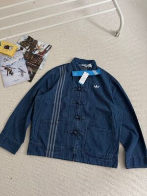 愛迪達新中式衣服男：復古水洗牛仔外套，Dcard 穿搭版熱議款