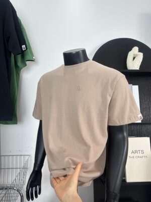 BAPE 素 T 穿搭建議：寬鬆落肩版型素 TEE，打造 City Boy 日系簡約感