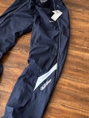 3M 反光長褲穿搭建議：Supreme 聯名防水褲，打造 City Boy 機能質感