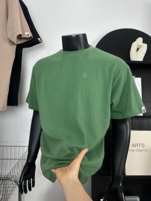 日系潮牌 BAPE 穿搭：260G 純棉素 TEE，適合台灣夏季的透氣厚實感