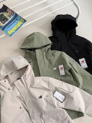 工裝 NB 外套：超大口袋機能衝鋒衣