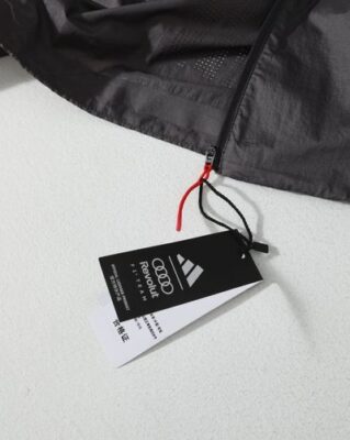 男女同款防曬衣：Adidas x Audi F1 情侶裝夾克，橘色撞色拉鍊