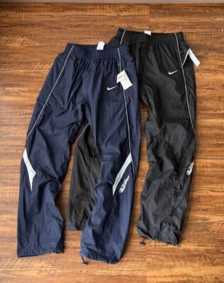 Supreme 聯名褲子評價：抗水滌綸材質細節，不沾毛且耐磨耐穿實拍