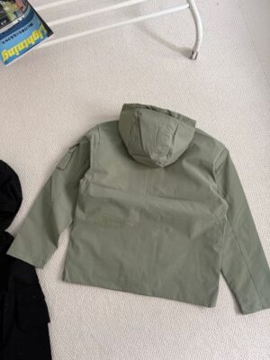 NB 衣服哪裡買最划算？原廠訂單防水夾克，專業機能服飾現貨