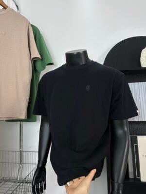 BAPE 衣服尺寸建議：PTT 鄉民推爆的寬鬆素 TEE 剪裁，藏肉顯瘦神衣