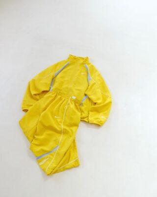 男女同款運動套裝：Supreme x Nike 聯名長褲，情侶潮流穿搭首選單品