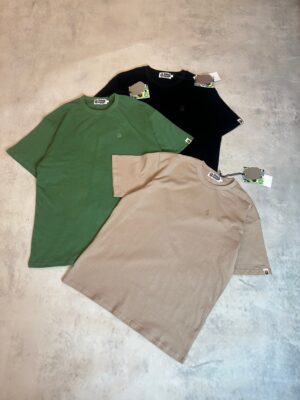 BAPE 素 T 評價：猿人頭小標細節展示，手感紮實有份量的重磅素 TEE