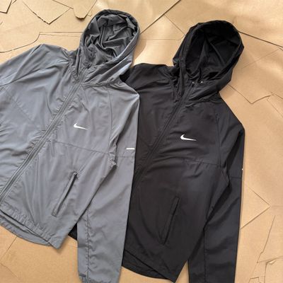 Nike 速乾連帽外套