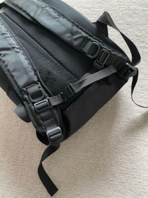 經典品牌標識雙肩包 戶外休閒兩用後背包
