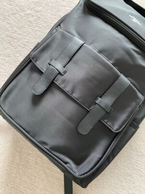 純黑簡約風雙肩包 低調質感職場穿搭專用背包