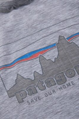 Patagonia 領口彈性掛繩短袖 方便懸掛晾乾設計