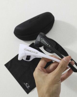 Oakley 高韌性鏡架墨鏡 耐磨抗撞戶外休閒偏光太陽鏡