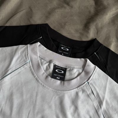 Oakley 不對稱分割短袖 側邊網眼拼接 Hydrolix 速乾排汗機能短 T