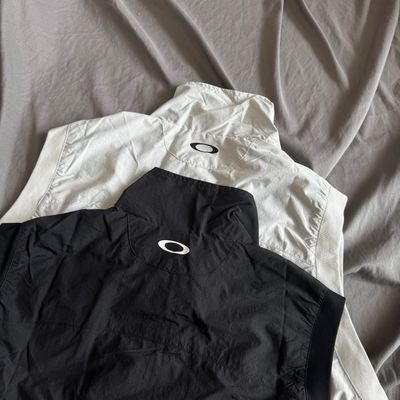 黑白 OAKLEY 機能馬甲實拍復古戶外風無袖外套