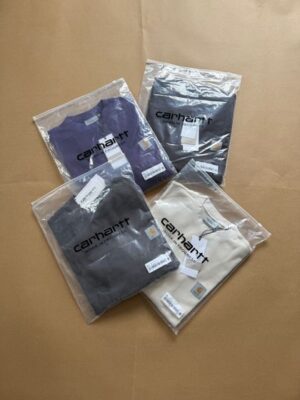1. 重磅華夫格 T 恤 胸口小方標刺繡細節