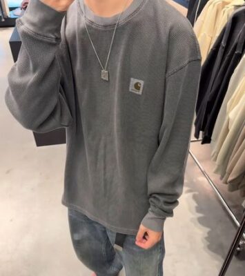 1. Carhartt 華夫格長袖 T 恤 鐵鏽紅美式工裝重磅內搭上衣