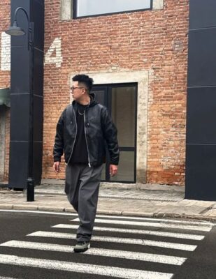 經典 130 帽衫版型超纖 PU 皮夾克平鋪拍攝